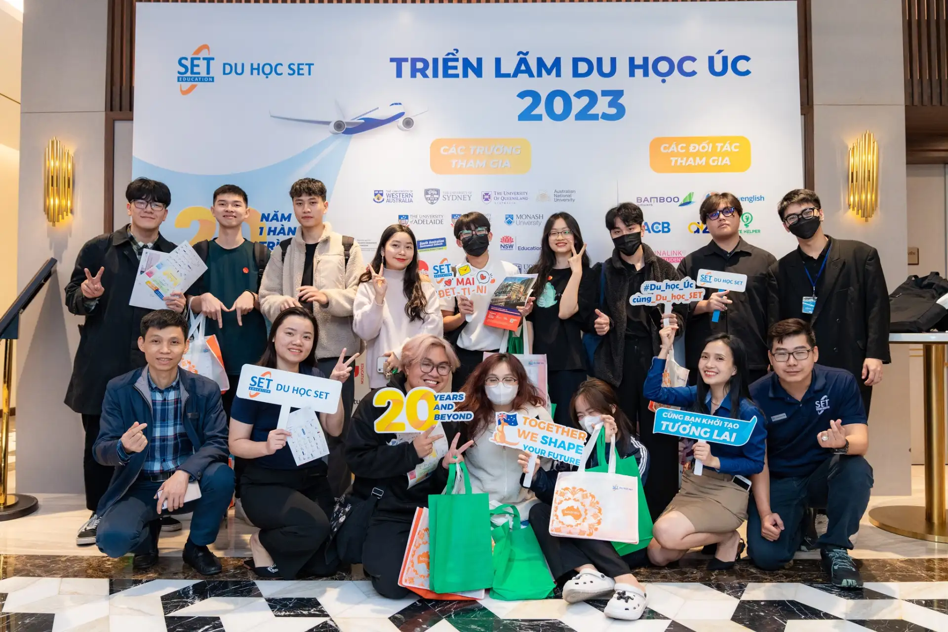 Trang chủ 83 trien lam du hoc uc 1